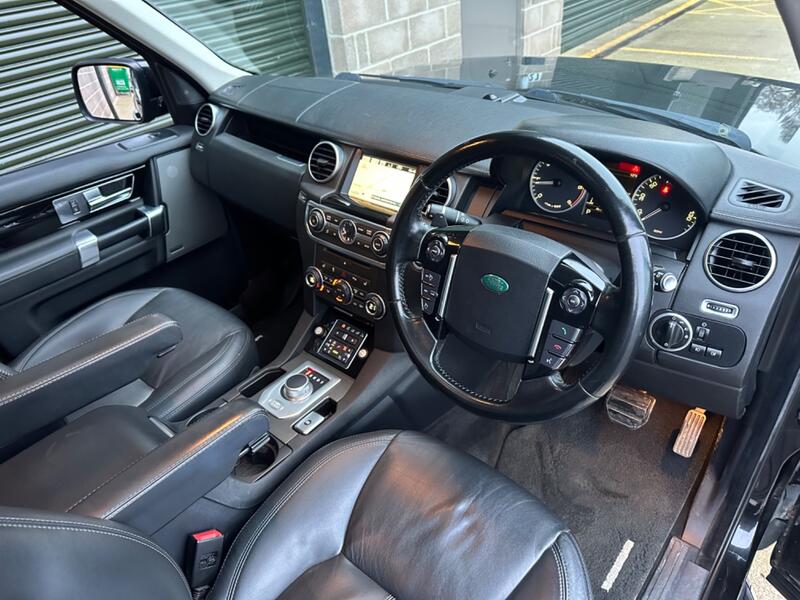View LAND ROVER DISCOVERY 4 3.0 SD V6 HSE 